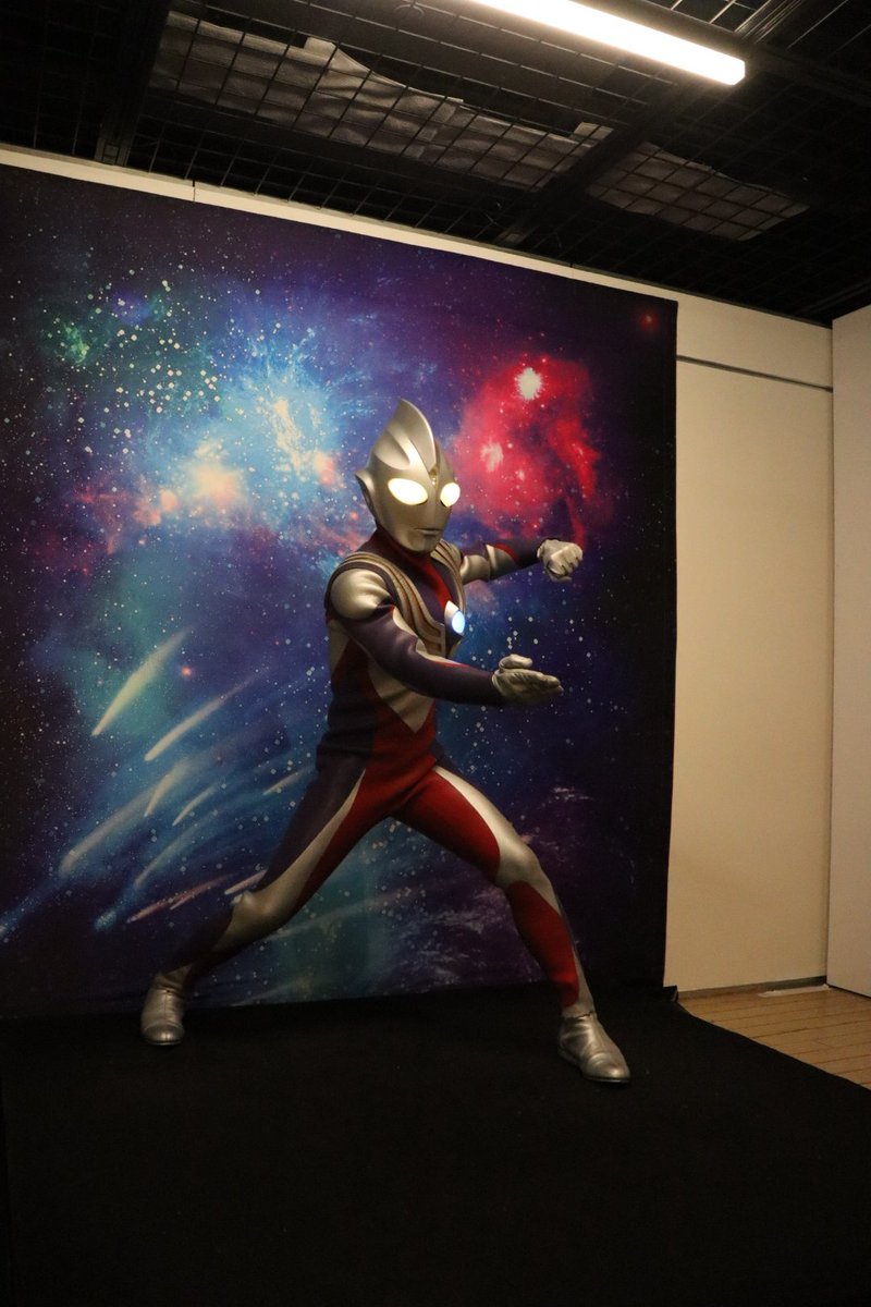 Ch_____st's tweet photo. 今日は世紀末な赤レンガでした
ということでT！
#ウルトラマンティガ
#ウルトラマン60周年展 https://t.co/FcClGMd2hI