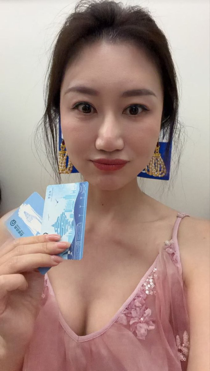 longanh72's tweet photo. 去一座从没去过的城市，去穿那件会让自己心动的裙子。 https://t.co/PrlUcfczQC