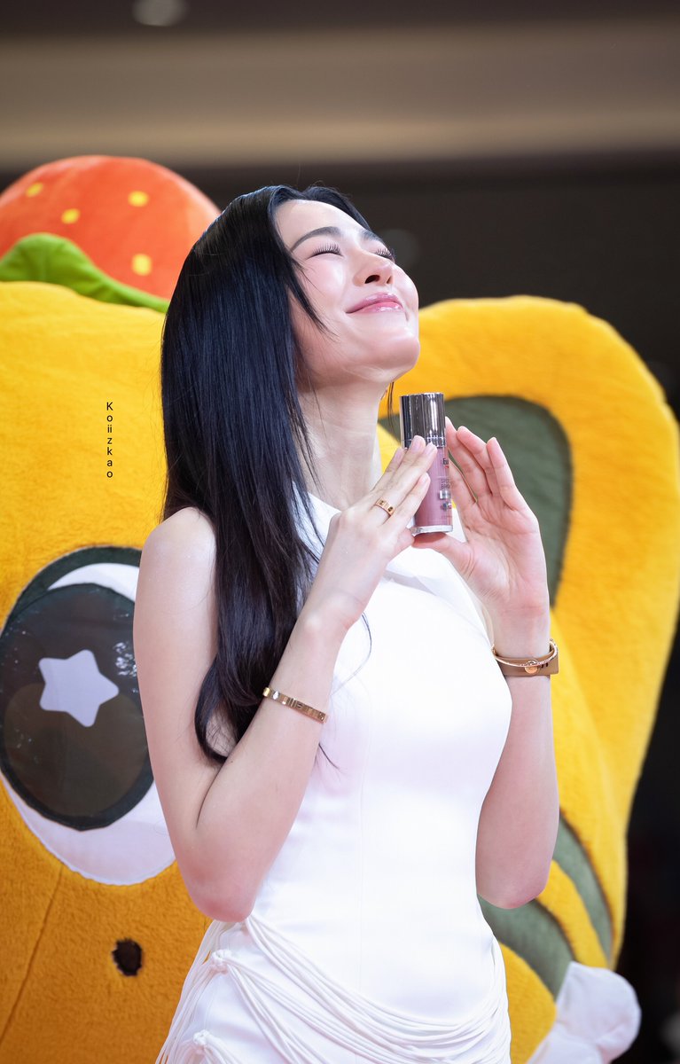 Koiiz9's tweet photo. ☺️🤍🤏🏻

EUCERIN SPOTLESS WITH LINGLING 
#EucerinNO1BrighteningCelebrationXLingLing 
#LinglingKwong #หลิงหลิงคอง‌ https://t.co/xW3gFayvGX