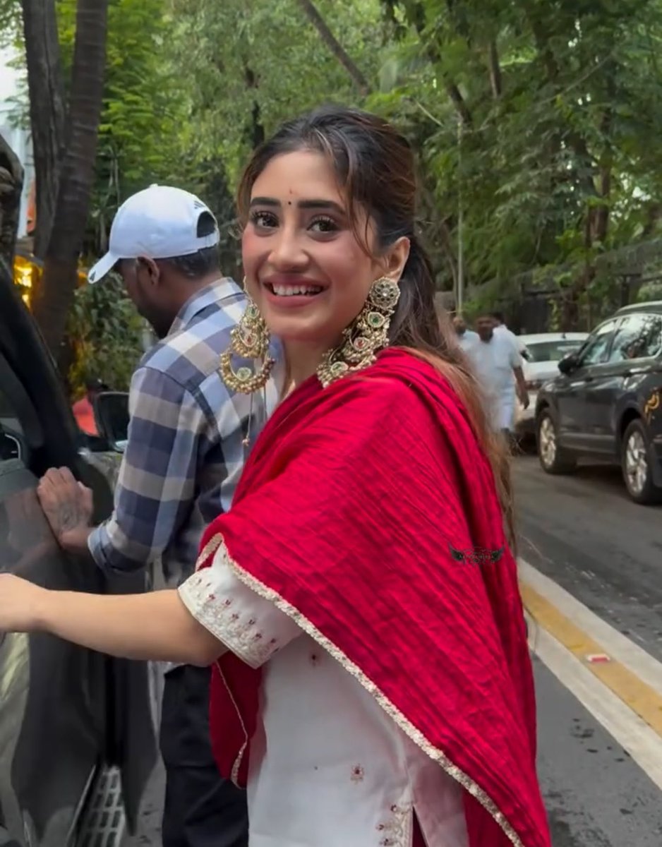 ShivangiShines's tweet photo. So prettyy🫶🏻
Those earings😭🤌🏻
#ShivangiJoshi https://t.co/aLvwxlxSkN
