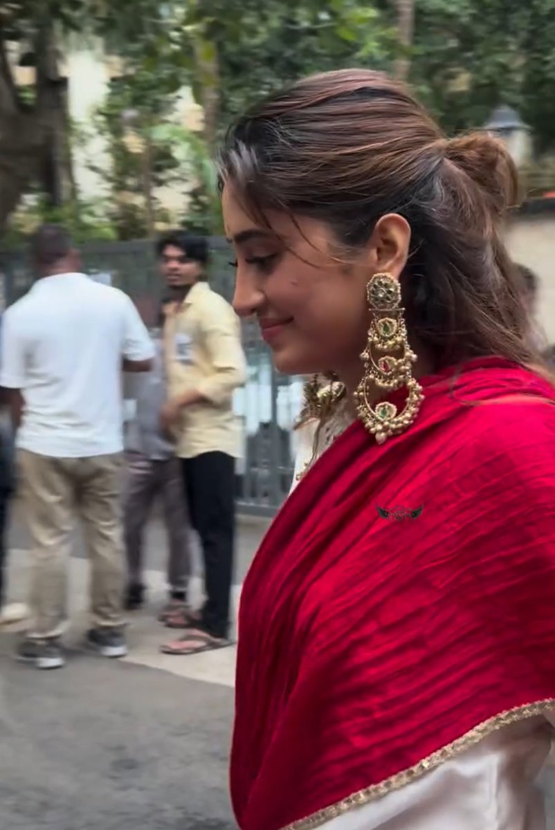 ShivangiShines's tweet photo. So prettyy🫶🏻
Those earings😭🤌🏻
#ShivangiJoshi https://t.co/aLvwxlxSkN