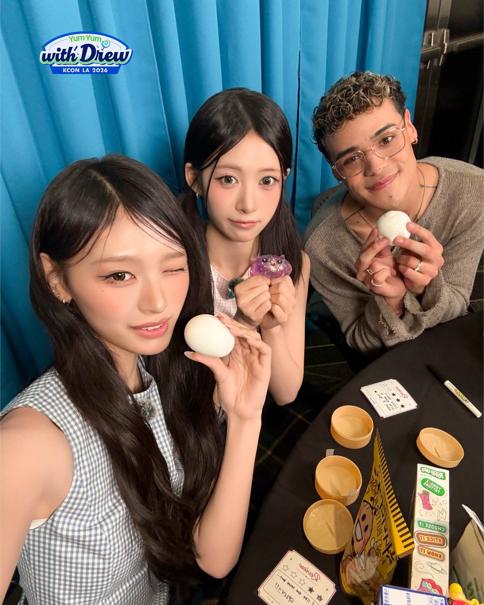 mnetplus's tweet photo. [#YumYumwithDrew] Sweet Shop selfies have arrived🍬 #RESCENE #ALPHADRIVEONE

Curious who won a delicious treat and who ended up with a shocking mystery snack?

Watch on 𝗠𝗻𝗲𝘁 𝗣𝗹𝘂𝘀👉https://t.co/GrJnZxesx9

=
[#얌얌위드드루] Sweet Shop 셀피 도착🍬 #리센느 #알파드라이브원

꿀맛 간식을 먹은 승자와 충격 괴식을 먹은 패자가 궁금하다면?

Watch on 𝗠𝗻𝗲𝘁 𝗣𝗹𝘂𝘀👉https://t.co/GrJnZxesx9

@santos_bravos @RESCENEofficial @ALD1_official 
#SANTOSBRAVOS #STBV #DREW
#MnetPlus #엠넷플러스