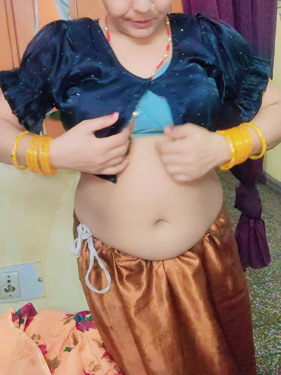 priya_anuragcpl's tweet photo. good evening dear friends 
kise ho sbhi 
available for live fun 
#saree #sexybhabhi #desiindian #livecam #hotcouple #desibhabhi #incest https://t.co/KpxlboZBgz