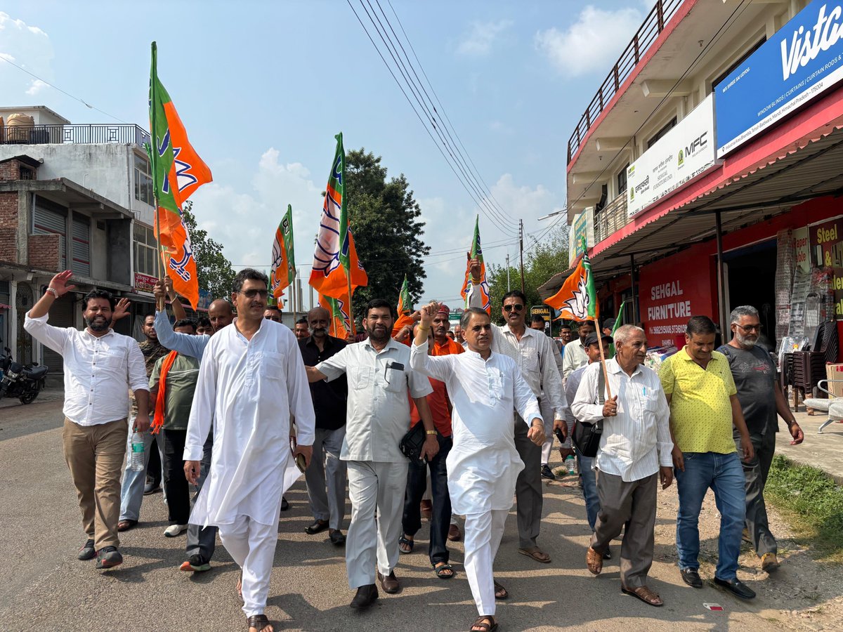 dalipthakurmla's tweet photo. मेरे विधानसभा क्षेत्र सरकाघाट के बलद्वाड़ा मंडल में प्रदेश सरकार की जनविरोधी नीतियों के खिलाफ जोरदार प्रदर्शन कर जनहित के मुद्दों पर आवाज़ बुलंद की।
जनता के हक़ और अधिकारों की लड़ाई में भाजपा कार्यकर्ता मजबूती से जनता के साथ खड़े हैं। #बलद्वाड़ा_मंडल #जनविरोधी_नीतियां https://t.co/cE4bxNR5h3