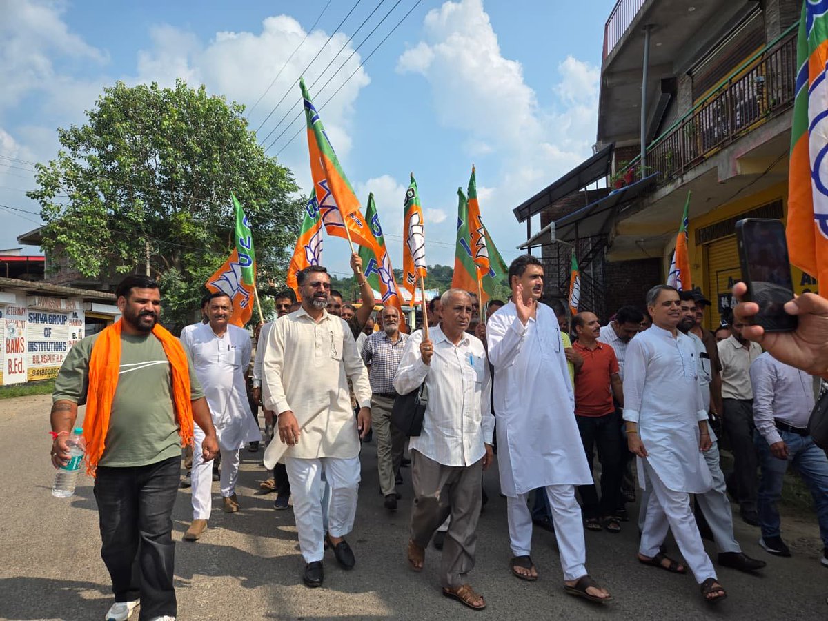 dalipthakurmla's tweet photo. मेरे विधानसभा क्षेत्र सरकाघाट के बलद्वाड़ा मंडल में प्रदेश सरकार की जनविरोधी नीतियों के खिलाफ जोरदार प्रदर्शन कर जनहित के मुद्दों पर आवाज़ बुलंद की।
जनता के हक़ और अधिकारों की लड़ाई में भाजपा कार्यकर्ता मजबूती से जनता के साथ खड़े हैं। #बलद्वाड़ा_मंडल #जनविरोधी_नीतियां https://t.co/cE4bxNR5h3