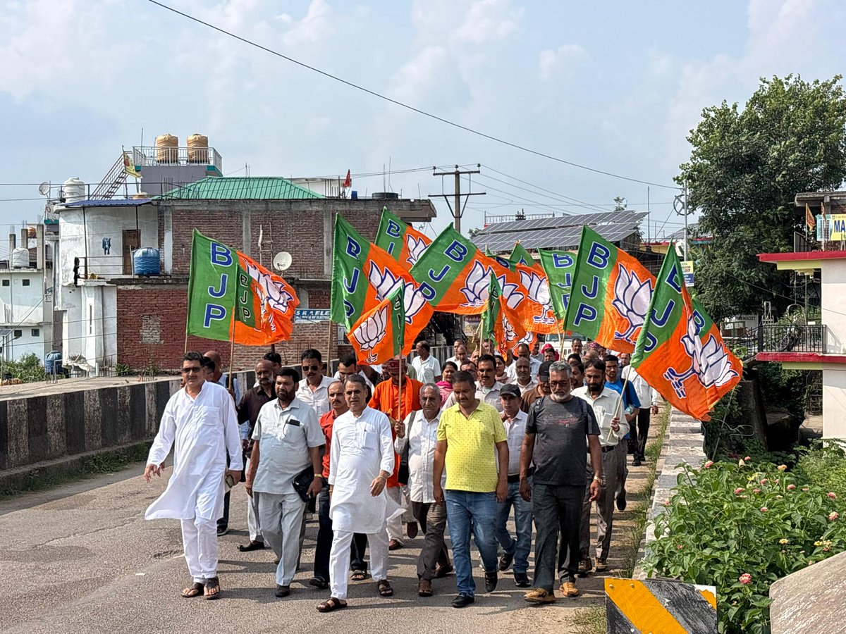 dalipthakurmla's tweet photo. मेरे विधानसभा क्षेत्र सरकाघाट के बलद्वाड़ा मंडल में प्रदेश सरकार की जनविरोधी नीतियों के खिलाफ जोरदार प्रदर्शन कर जनहित के मुद्दों पर आवाज़ बुलंद की।
जनता के हक़ और अधिकारों की लड़ाई में भाजपा कार्यकर्ता मजबूती से जनता के साथ खड़े हैं। #बलद्वाड़ा_मंडल #जनविरोधी_नीतियां https://t.co/cE4bxNR5h3