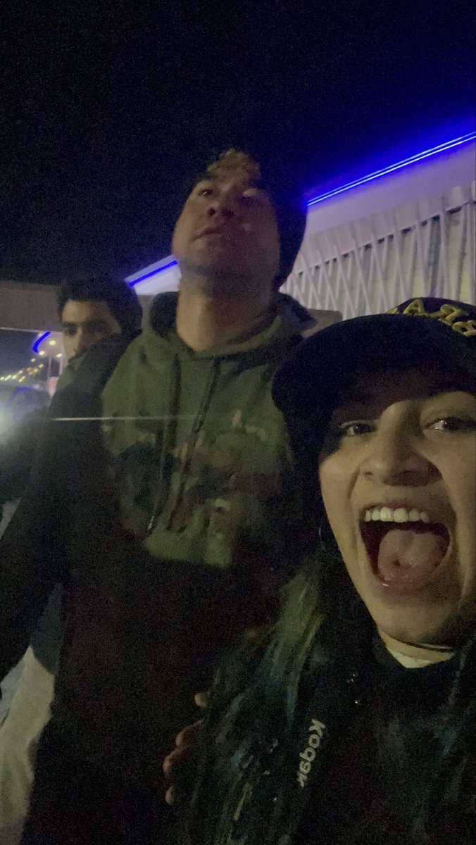 nereinhellSGFG's tweet photo. yo toda re loca feliz de tener una foto con el caraculico de Calum https://t.co/eCNjAtG2Ye