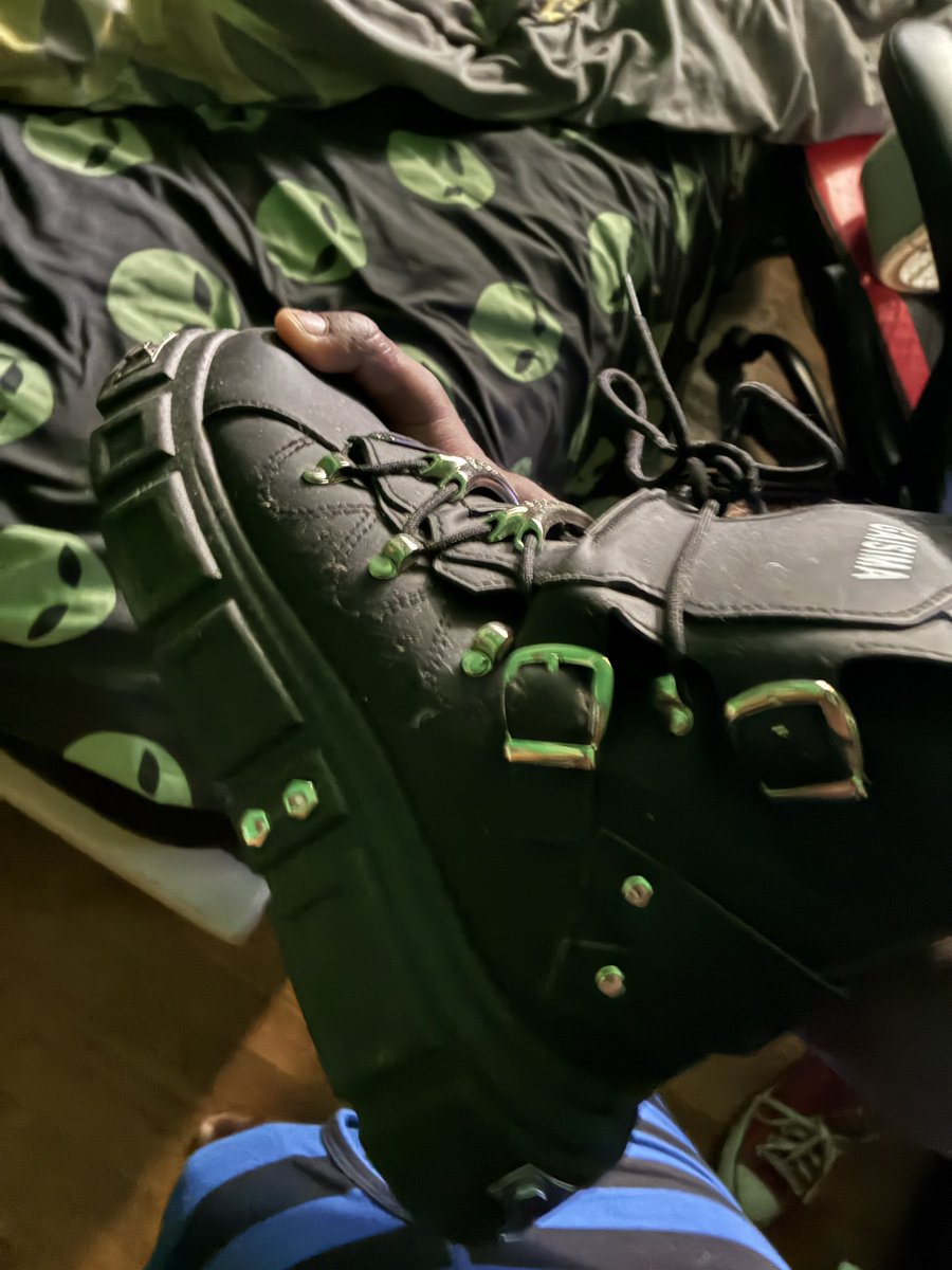 mentalmbalance's tweet photo. My cool boots https://t.co/gQ8pd7ZIMA