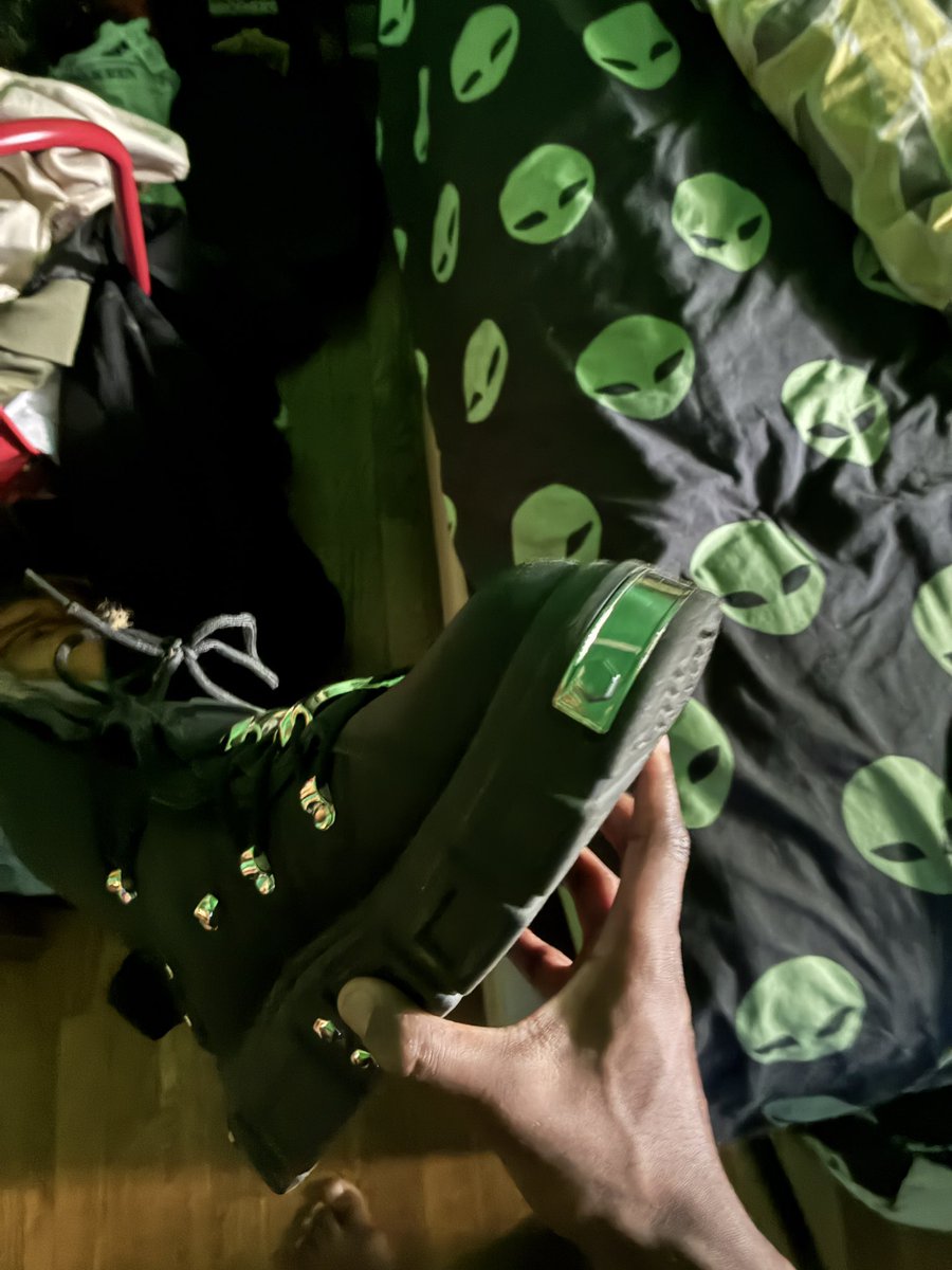mentalmbalance's tweet photo. My cool boots https://t.co/gQ8pd7ZIMA
