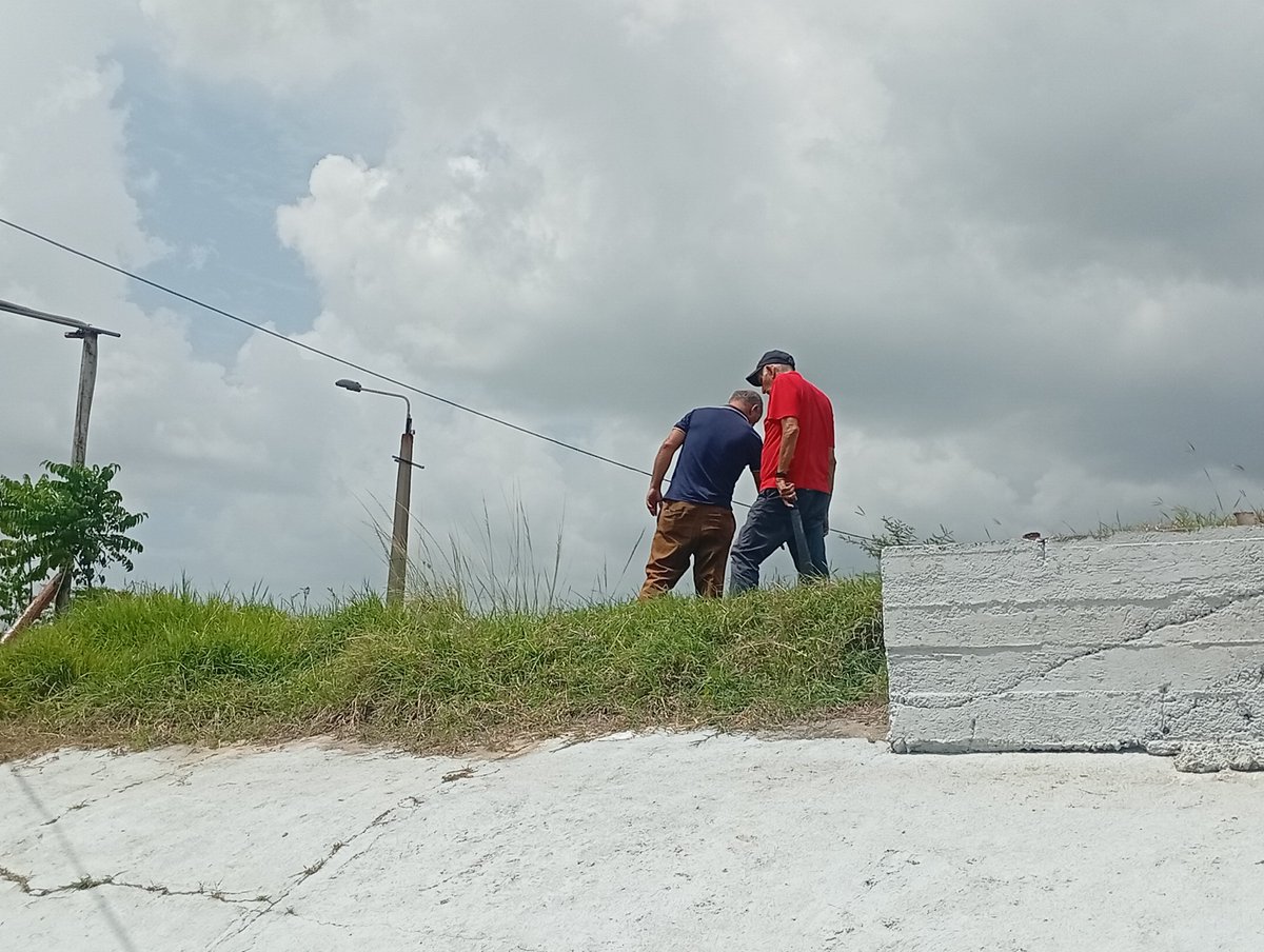 DtccUeb's tweet photo. Un trabajador destacado es aquel que, dentro de su colectivo laboral, se distingue por su entrega, disciplina y resultados sobresalientes en el cumplimiento de sus tareas.
#PetrolerosPorCuba
#Cupet
#Encc https://t.co/E5dUFQtIPC