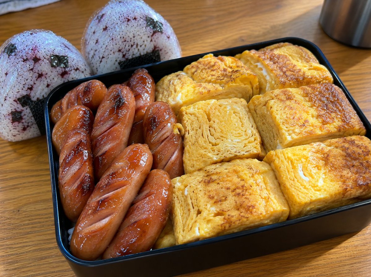 NBenmaran85901's tweet photo. 30歳独身女が作るやけくそ卵焼きソーセージ弁当。 https://t.co/17fvOxR6F3