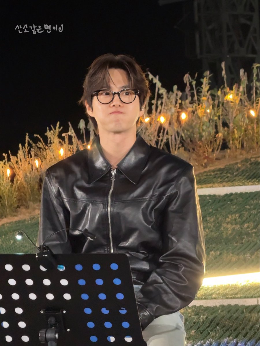O2_522's tweet photo. 260915 오늘의 #수호
듣고 싶었던 노래 다 들은거가타
너무 잘생기고 잘생김ㅜㅎㅏ.... https://t.co/OirXHOjsb9