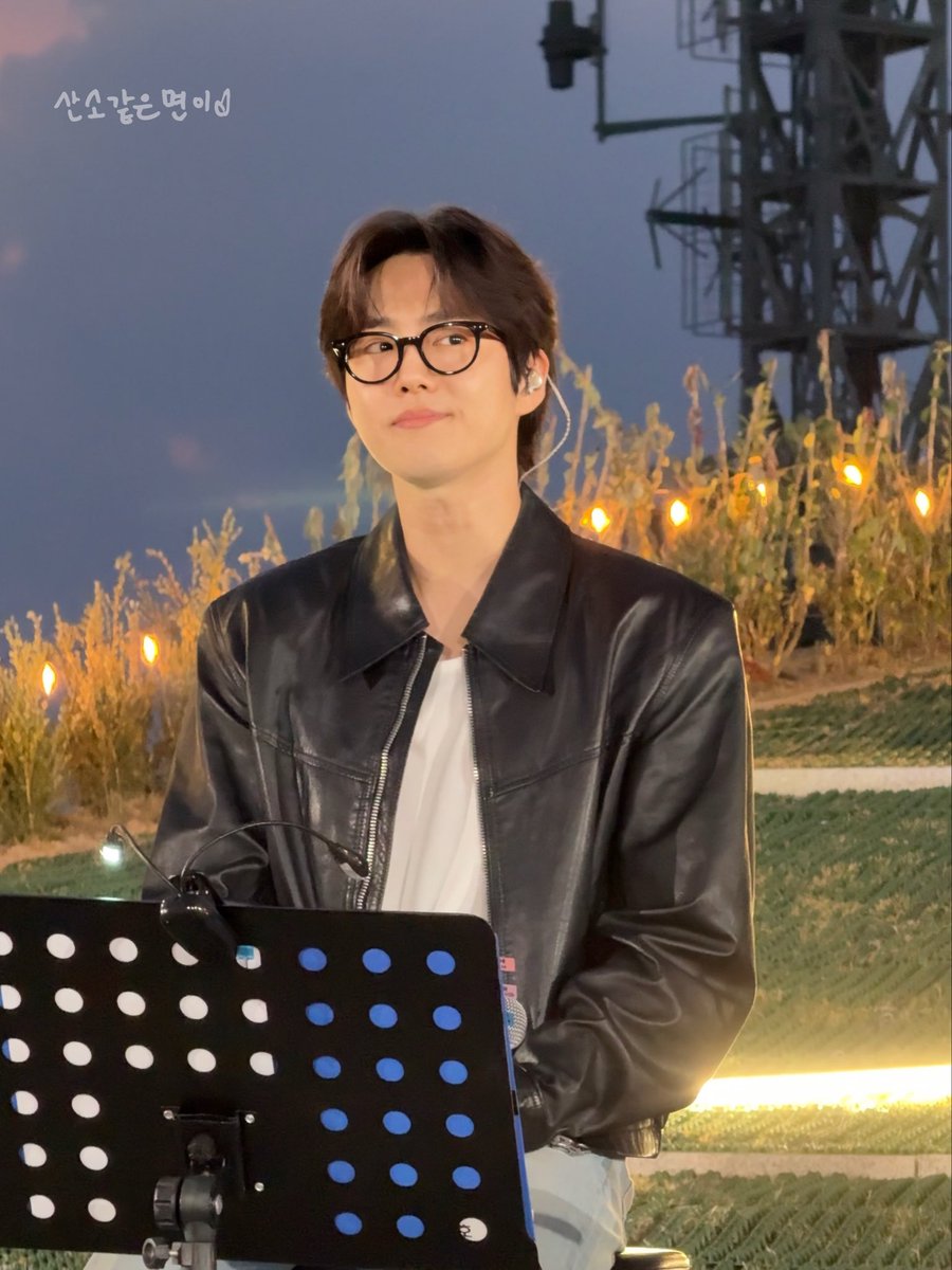 O2_522's tweet photo. 260915 오늘의 #수호
듣고 싶었던 노래 다 들은거가타
너무 잘생기고 잘생김ㅜㅎㅏ.... https://t.co/OirXHOjsb9
