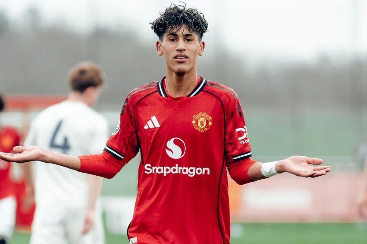 JacobsBen's tweet photo. JJ Gabriel has asked to leave Manchester United and is trying to enter into free agency, as called by @Matt_Law_DT.

Manchester United are unclear what has prompted the request.

The plan, prior to it, had been to include him in the first-team squad tomorrow for the EFL tie with Brighton.

#MUFC Feel the situation is rectifiable, but @talkSPORT understands the player is pushing to leave as soon as possible.

Although nothing is formally lined up, it’s understood JJ Gabriel has another Premier League club in mind.🔴