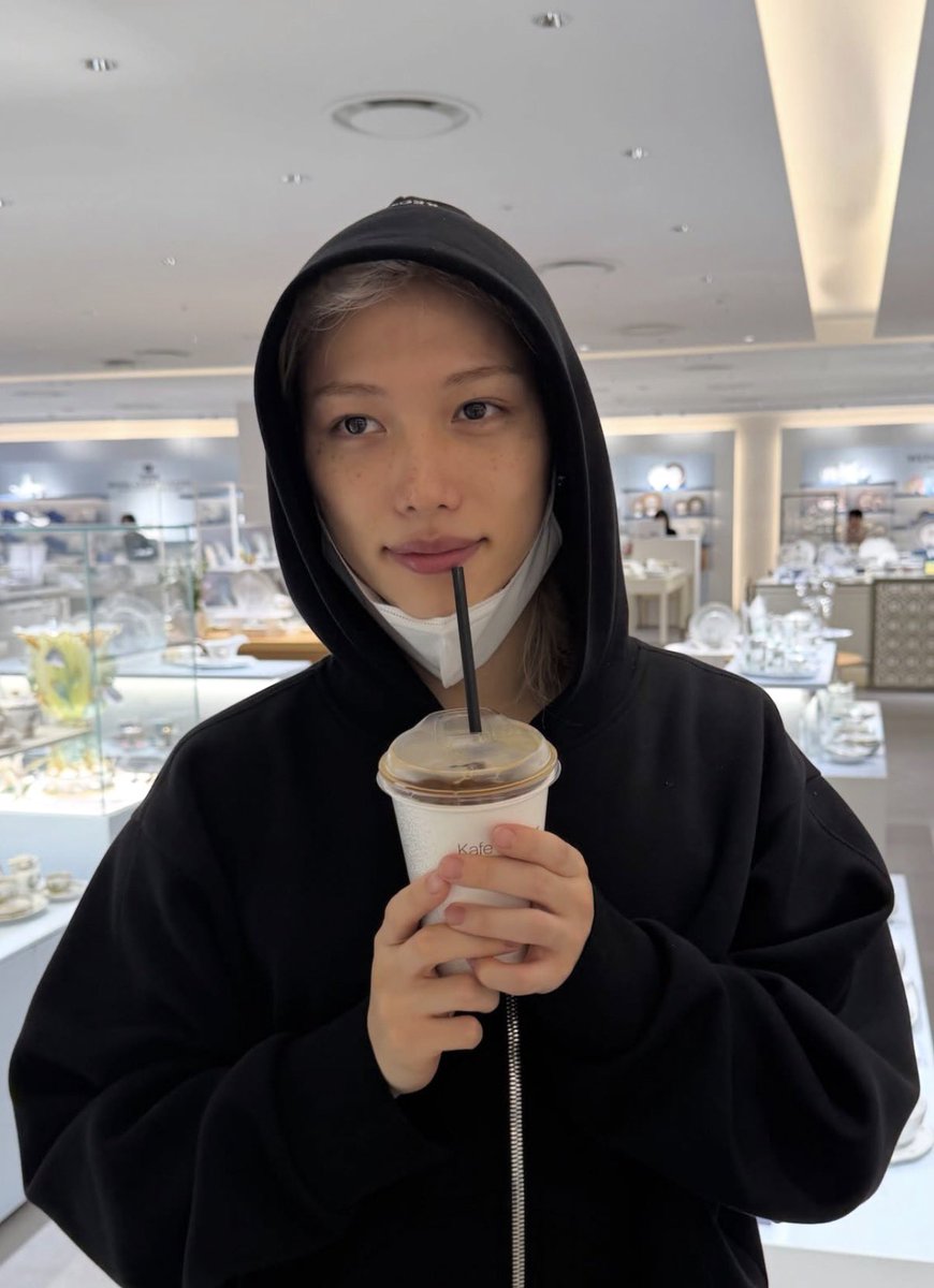 915bbok's tweet photo. FELIX’S MOM POST🥹 https://t.co/A1D0UYnyZU