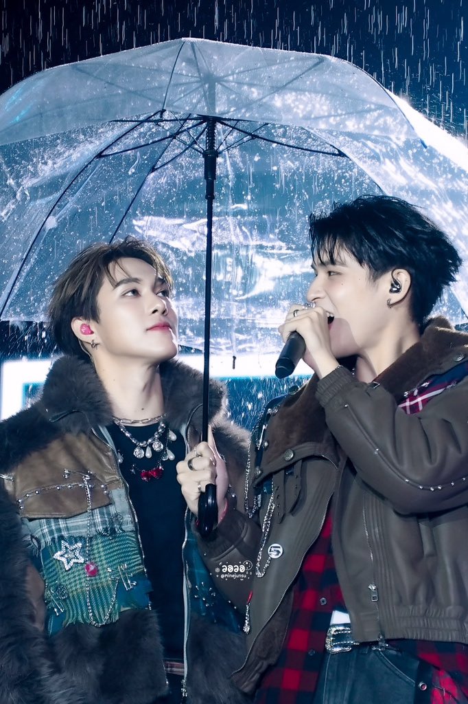 JibiaJubum's tweet photo. มองนานิตอนเผลอจนนานิรู้ตัวก็ยังมอง ตกหลุมรักคนเดิมซ้ำๆ https://t.co/5JNjTwmJqr