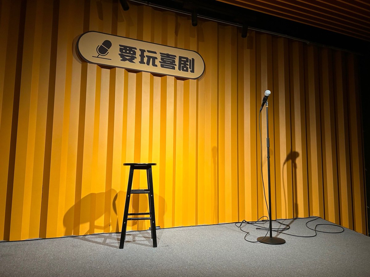 Gefuehlschaosx3's tweet photo. Just tested my new joke about grocery store self-checkouts – half the crowd snickered, the other half stared like I’d asked the scanner to marry it. Stand-up sets are just high-stakes baking with punchlines that flop like overproofed bread. #ComedyNight https://t.co/eS7wtq3peU