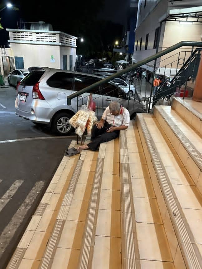 LiaAfri03881071's tweet photo. Bismilah gaes jangan lupa di beli kerupuk Bapak nyaa yaaa😊🙏🏻 izin post yaa pak🙏🏻 lokasi nya di superindo Intercon.. terima kasih 🙏🏻
 cc achilmegasilvia https://t.co/QkGnzj5omz