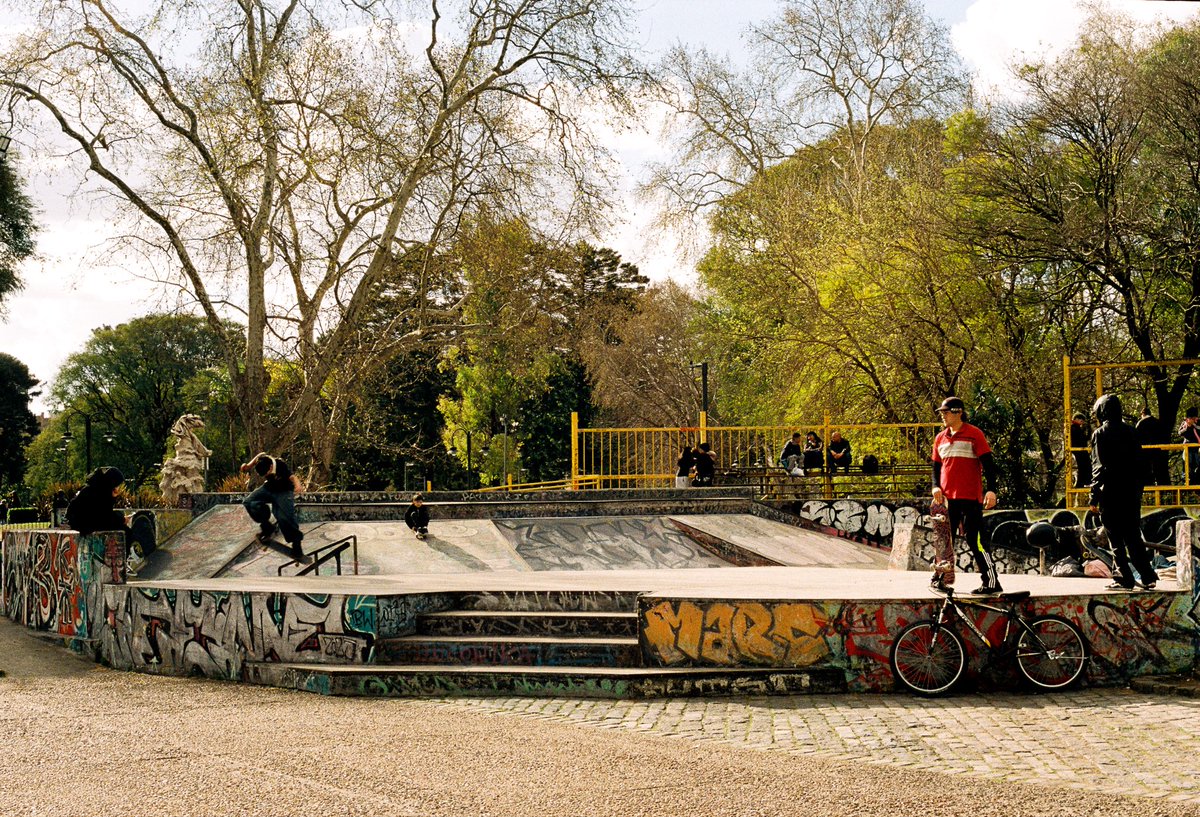VladiiRedzko's tweet photo. parque centenario // fuji 400 https://t.co/HdoCHnRfeL