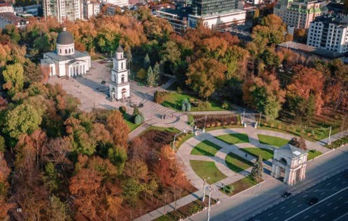 Alexandramap3's tweet photo. Toamna în Chișinău are ceva special… mai ales când ieși la plimbare fără grabă. 🍂
Cred că m-am îndrăgostit de toamnă. 🍂🤎

#Chisinau #Moldova #Toamna #AutumnVibes #FYP https://t.co/ERyn1wzCRQ