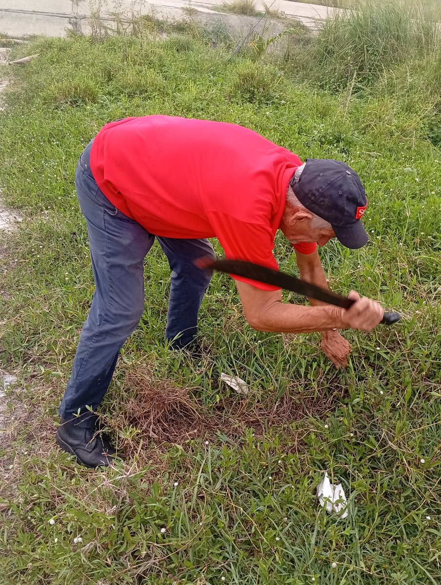 DtccUeb's tweet photo. Un trabajador destacado es aquel que, dentro de su colectivo laboral, se distingue por su entrega, disciplina y resultados sobresalientes en el cumplimiento de sus tareas.
#PetrolerosPorCuba
#Cupet
#Encc https://t.co/E5dUFQtIPC