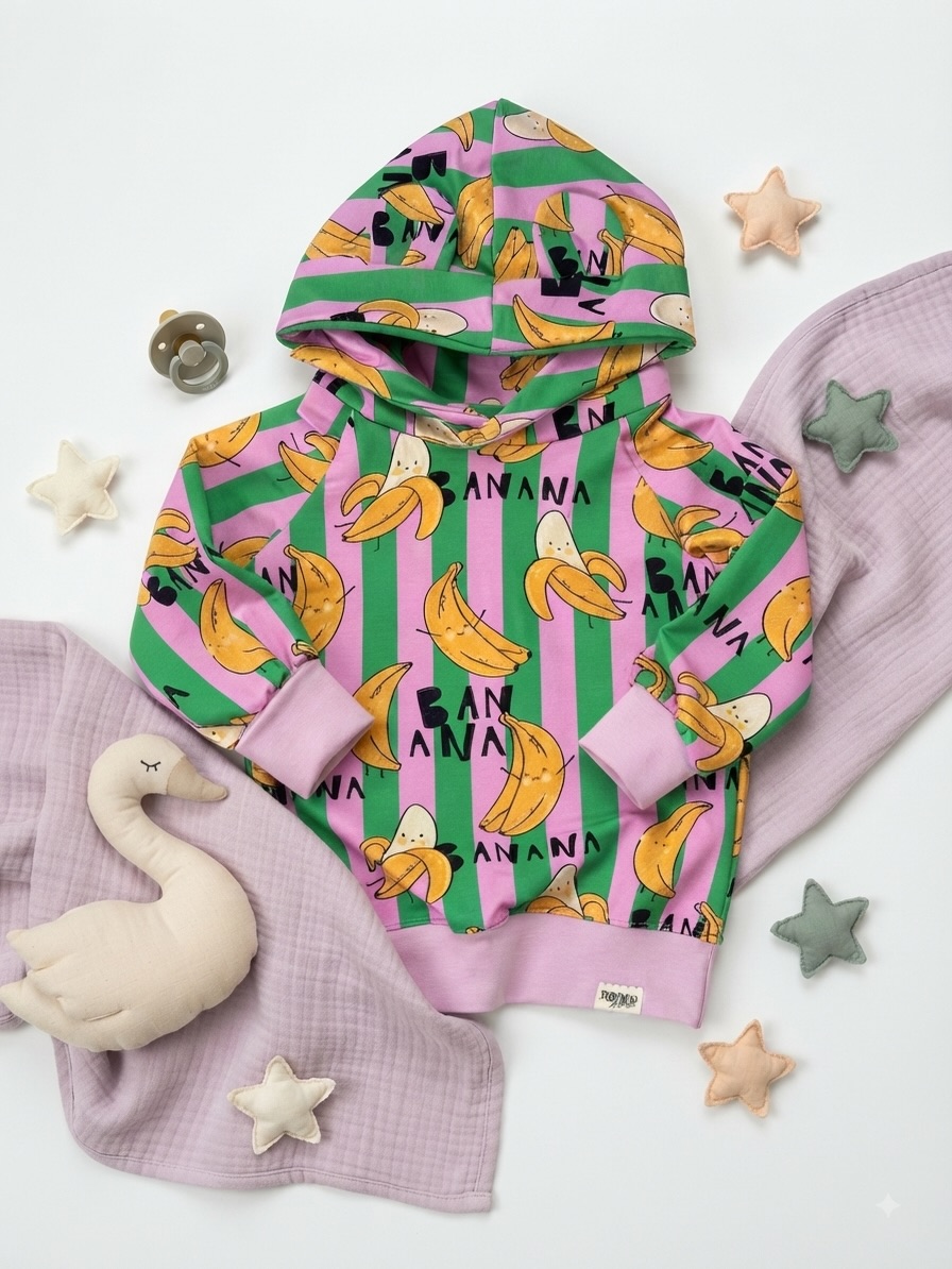 Aksawat's tweet photo. Rosa wünschte sich diesen Hoodie mit Teddyohren, Wohlfühlschnitt und selbst gewählten Bündchen. Das Ergebnis kann sich sehen lassen – ich war nur Beiwerk. Was sagt ihr zu ihrer Kreation? https://t.co/eyXuBNgf0R