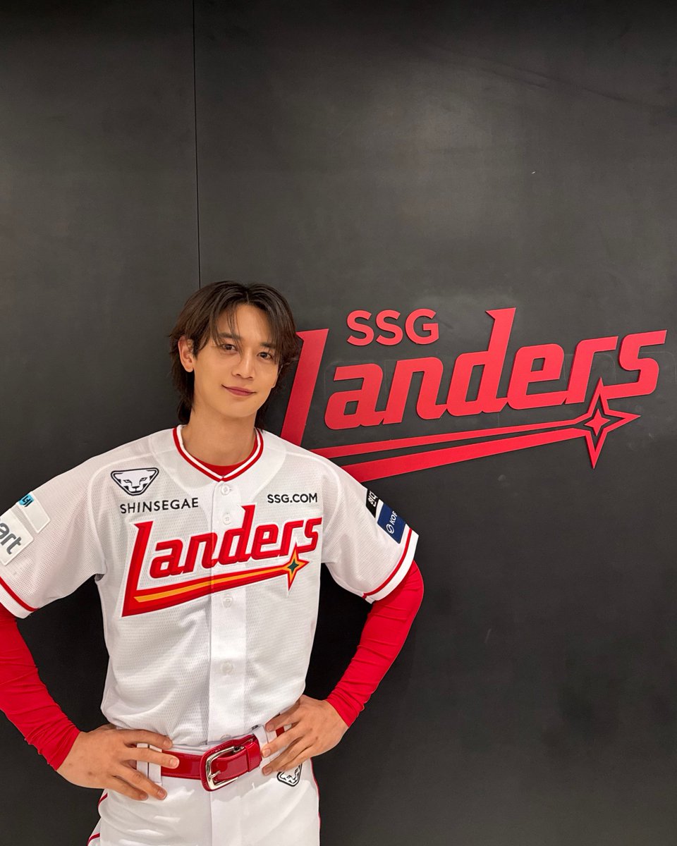 SHINee's tweet photo. 승리🔥. 

#MINHO #민호 
#SHINee #샤이니
#SSGLANDERS #SSG랜더스 https://t.co/EHTgjoEnhU