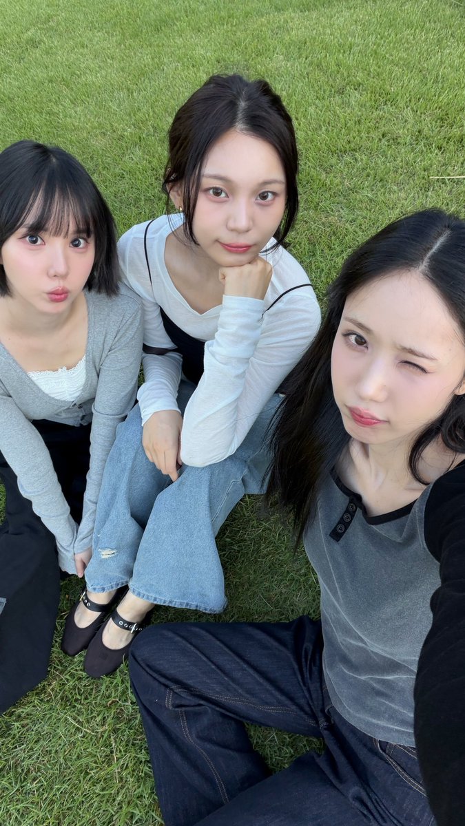 GFS_backup's tweet photo. [PIC] 260915 - SinB (bscenez) ig story with Eunha and Umji

#GFRIEND #VIVIZ #SINB @VIVIZ_official https://t.co/glWvvZ1x8I
