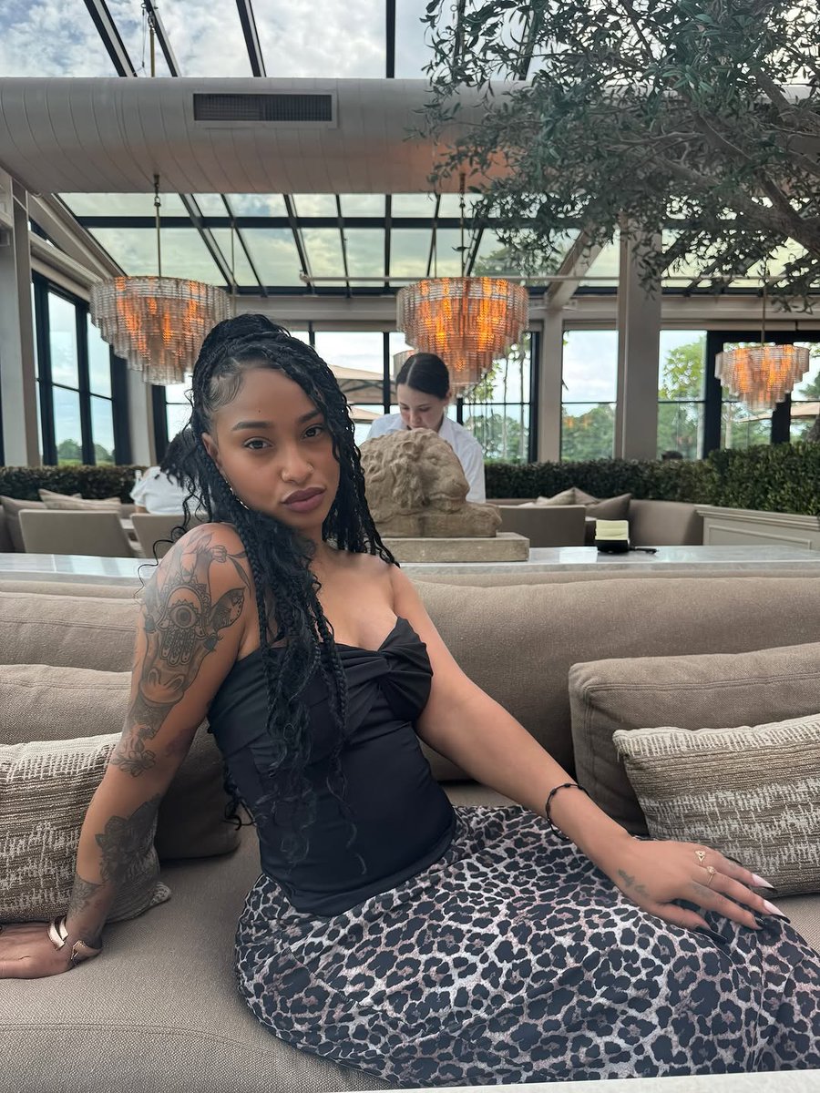 datgirlbeebee's tweet photo. GOD done made you PERFECT ✨ https://t.co/pTh60trIqi