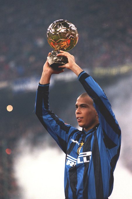 Footballtweet's tweet photo. 🇧🇷 Happy birthday to O Fenômeno - Ronaldo Nazário - who turns 50-years-old today:

▪️ 616 games
▪️ 414 goals
🏆🏆 La Liga
🏆🏆 Supercopa
🏆🏆 World Cup
🏆 Copa del Rey
🏆 UEFA Cup
🥇🥇🥇 FIFA World POTY
🥇🥇 Ballon d’Or

✅ Real Madrid Hall of Fame
✅ Inter Hall of Fame https://t.co/dxH42EwIuc