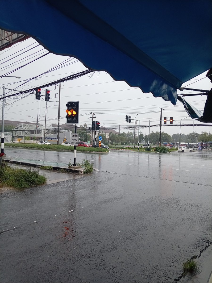 ktxinx's tweet photo. ฝนตกยังไม่หยุดเลย ก็ยิ่งเงี่ยนไม่หยุดด้วย #มออุบล https://t.co/eIgpNBqxZj