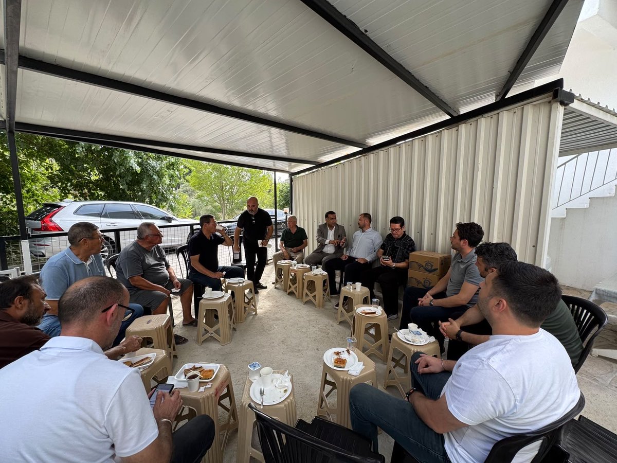 akpartimugla48's tweet photo. İl Başkanımız Sayın Cengizhan Güngör, Milas İlçe Başkanımız Levent Akyer ve İl Yürütme Kurulu Üyelerimizle  birlikte; ağabeyi Bayram Saylak’ı ebediyete uğurlayan önceki dönem Milas Belediye Başkan Adayımız  ve Önceki dönem İl Tarım ve Orman Müdürümüz Barış Saylak’a taziye ziyaretinde bulundular.

Merhum Bayram Saylak’a Allah’tan rahmet; Barış Saylak’a, ailesine ve yakınlarına sabır ve başsağlığı diliyoruz.

Mekânı cennet olsun.