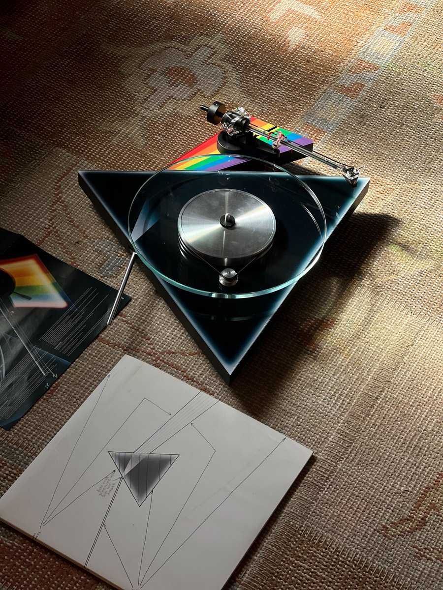 designdocument's tweet photo. Custom Pink Floyd Vinyl Player, only 100 made worldwide 💿🌈 https://t.co/gCI9tQxb3q
