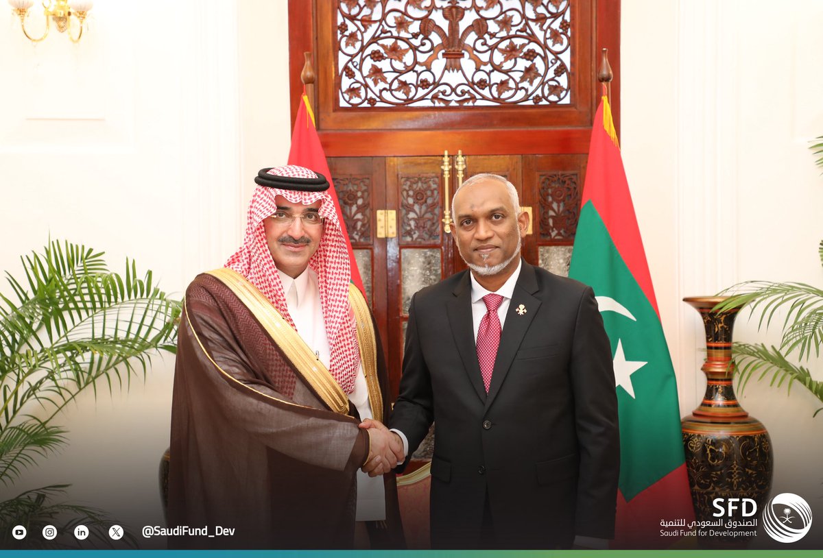 SaudiFund_Dev's tweet photo. #المالديف | استقبل فخامة رئيس جمهورية المالديف د.محمد معز @MMuizzu؛ سعادة الرئيس التنفيذي لـ #الصندوق_السعودي_للتنمية أ.سلطان المرشد، بحضور سعادة سفير خادم الحرمين الشريفين لدى جمهورية المالديف أ.يحيى القحطاني. وجرى خلال اللقاء؛ استعراض نشاط الصندوق التنموي في جمهورية المالديف الممتد لحوالي 48 عامًا، وبحث أوجه تعزيز التعاون التنموي بين الجانبين.

#نزدهر_معًا