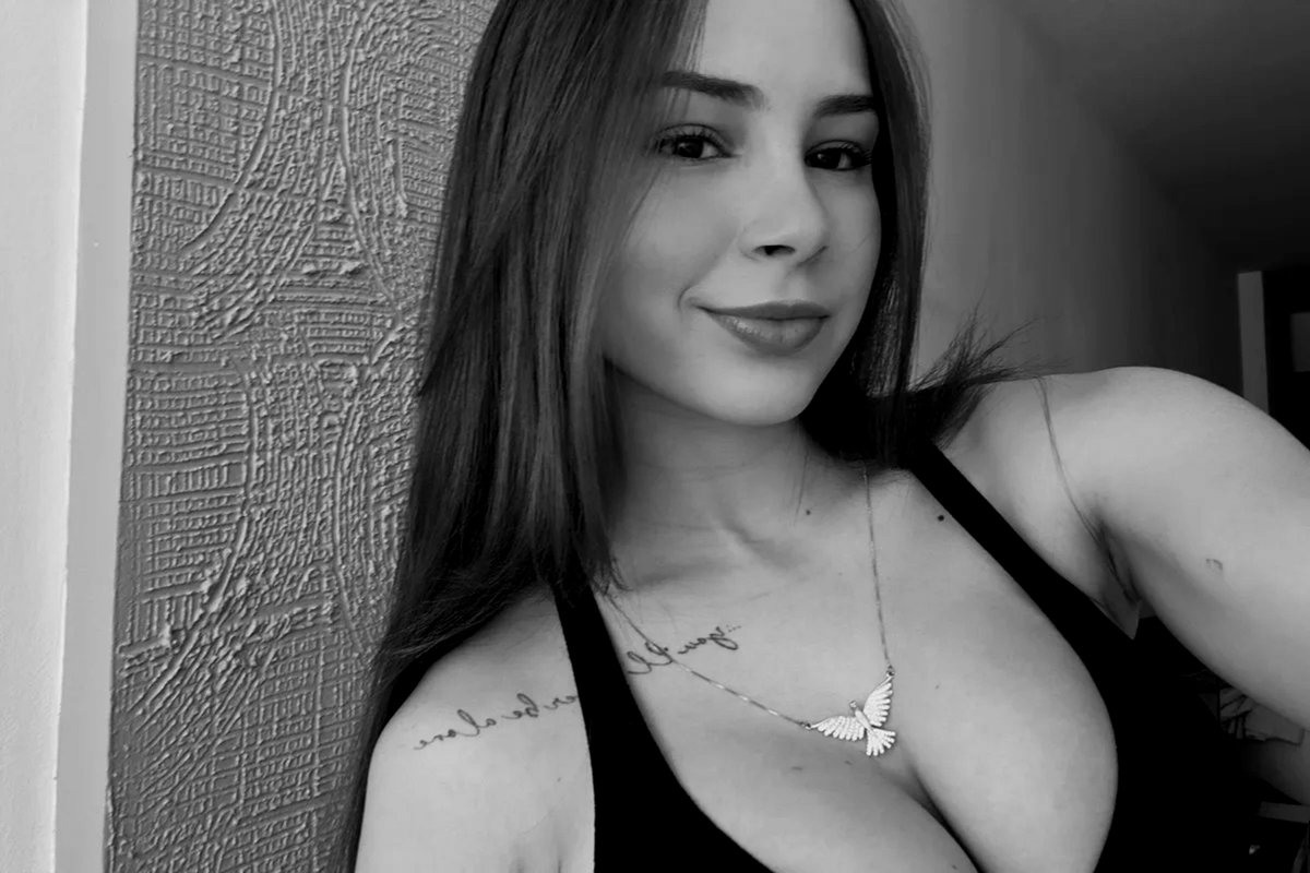 updatecharts's tweet photo. Duda Alves, conhecida no TikTok como a “menina que odeia tudo”, faleceu aos 22 anos. https://t.co/OlYdPte2Dg