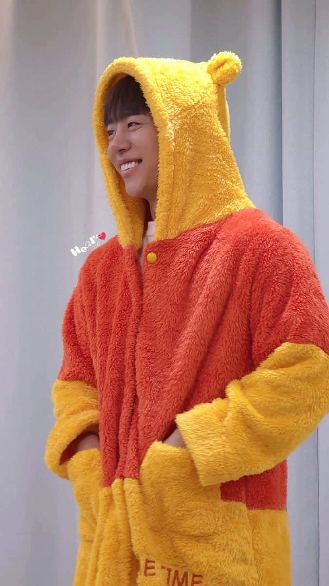 Heartcode_DH's tweet photo. 260915 에버라인 팬사인회
배 통통 두드리는 푸우🍯

#정대현​ #JUNGDAEHYUN​
#鄭大賢 #郑大贤​ #チョンデヒョン
#PUZZLOVE https://t.co/TGKhOJWzgx