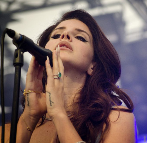 lanastanpic's tweet photo. lana del rey https://t.co/L76NaPOuD2