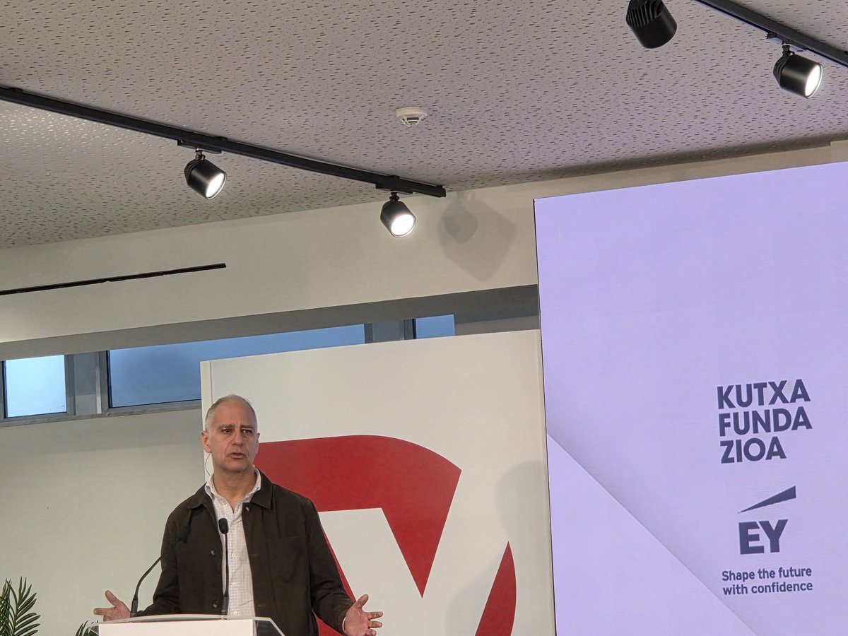 izaskungoni's tweet photo. Merecía la pena escuchar esta mañana a Enrique Lizaso, CEO de @MultiverseCompu en el foro de @diariovasco Hemos aprendido de tecnología y de capitalización de empresas.
El punto: las analogías de computación cuántica y el lenguaje neuronal posibilitan liderar tecnología europea. https://t.co/bqSJjoAPnt