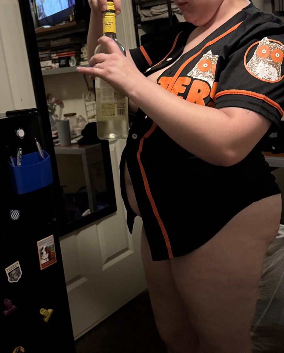 VenusBelly__'s tweet photo. She’s not even trying to hide it anymore. Jersey open, bottle up, gut out. What’s the next thing I should make my little gutslut finish?

#feedee #weightgain #bloated https://t.co/Qwgn4Tjv9f