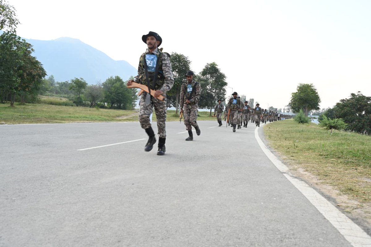 RTCSNRCRPF's tweet photo. Train Hard • Serve with Honour • Protect with Courage

#CRPF 
#RTCSrinagar
#ServiceAndLoyalty
#NationFirst
#Vandematram150
@crpfindia 
@CRPF_Trg_Sector https://t.co/SomMLX0oGG