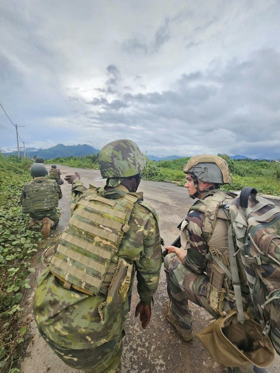 PartenariatR's tweet photo. 🇨🇮🇫🇷 Du 7 au 17 septembre 2026, le Bataillon d'infanterie montagne des FACI-Forces Armées de Côte d’Ivoire et un détachement de chasseurs alpins français s'entraînent conjointement dans la région de Man.

➡️ 𝗖𝗲 𝗽𝗮𝗿𝘁𝗲𝗻𝗮𝗿𝗶𝗮𝘁 𝗺𝗶𝗹𝗶𝘁𝗮𝗶𝗿𝗲 𝗼𝗽𝗲́𝗿𝗮𝘁𝗶𝗼𝗻𝗻𝗲𝗹 𝘀'𝗶𝗻𝘀𝗰𝗿𝗶𝘁 𝗱𝗮𝗻𝘀 𝗹𝗮 𝗺𝗼𝗻𝘁𝗲́𝗲 𝗲𝗻 𝗰𝗼𝗺𝗽𝗲́𝘁𝗲𝗻𝗰𝗲𝘀 𝗱𝗲𝘀 𝗱𝗲𝘂𝘅 𝗮𝗿𝗺𝗲́𝗲𝘀 𝘀𝘂𝗿 𝗹𝗲 𝗽𝗹𝗮𝗻 𝘁𝗮𝗰𝘁𝗶𝗾𝘂𝗲.

✅️️ 𝗜𝗹 𝗽𝗲𝗿𝗺𝗲𝘁 𝗲́𝗴𝗮𝗹𝗲𝗺𝗲𝗻𝘁 𝗱𝗲 𝗿𝗲𝗻𝗳𝗼𝗿𝗰𝗲𝗿 𝗹'𝗶𝗻𝘁𝗲𝗿𝗼𝗽𝗲́𝗿𝗮𝗯𝗶𝗹𝗶𝘁𝗲́ 𝗲𝗻𝘁𝗿𝗲 𝗹𝗲𝘀 𝗱𝗲𝘂𝘅 𝗮𝗿𝗺𝗲́𝗲𝘀 𝗽𝗮𝗿𝘁𝗲𝗻𝗮𝗶𝗿𝗲𝘀 𝗱𝗮𝗻𝘀 𝗰𝗲𝘁 𝗲𝗻𝘃𝗶𝗿𝗼𝗻𝗻𝗲𝗺𝗲𝗻𝘁 𝘀𝗽𝗲́𝗰𝗶𝗳𝗶𝗾𝘂𝗲.

#Tandem #StrongerTogether #PrepaOps 

France en Côte d'Ivoire 
Ministère des Armées 
Armée française - Opérations militaires 
Armée de Terre 
Direction de la Coopération de Sécurité et de Défense - DCSD