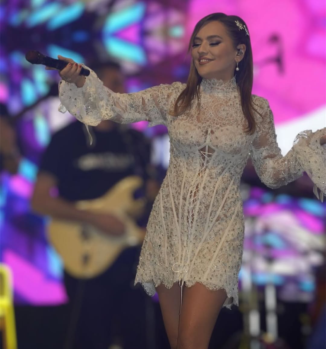 alison7btbr's tweet photo. Always the queen  ��� https://t.co/ZioAD7zxp3