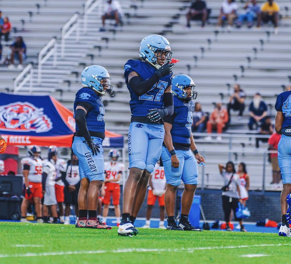 cferdinand_21's tweet photo. 2030 EDGE @7omooo has broken out &amp; put ELITE stuff on tape in the early going. (6-3 203) Length and get off. 

Won every middle school award there was to win and has continued that play into high school. Already holds SEC offers. NATIONAL name. 

⏯️🎥
https://t.co/o2ZIS5KR6n https://t.co/cm2kmbzPuX