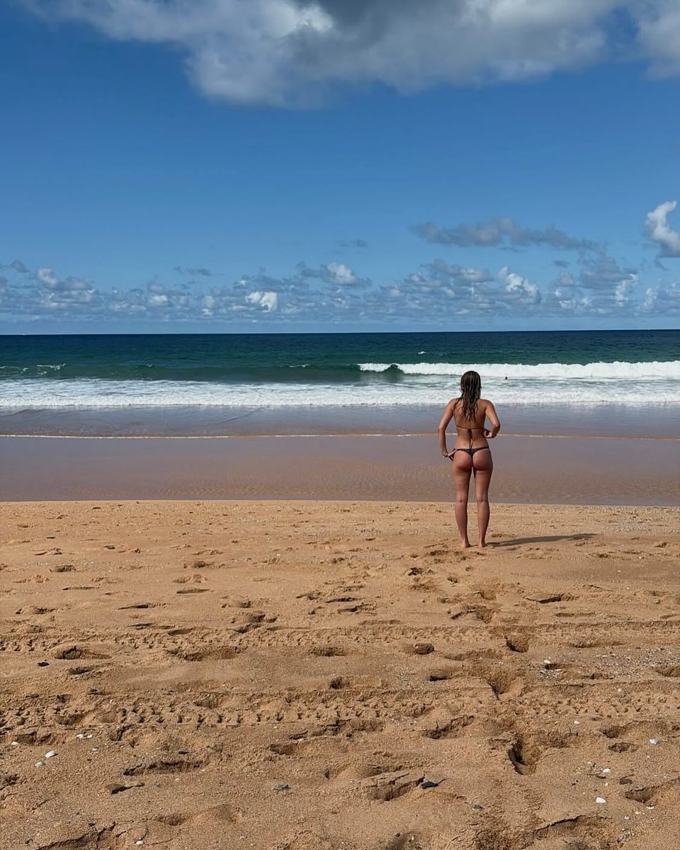 ThongBikinis's tweet photo. instagram: @joseyysmith

#thong #bikini #beach #thongbikini https://t.co/X9g0ZmHpWN