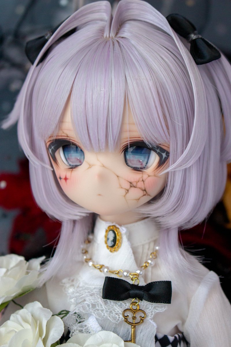 miho34dolls's tweet photo. 【ヤフオク出品しました🌟】
退廃的なひび割れクラウンちゃんと、ほょほょ柔らかなChamiちゃんの2人です❣️

🩶DDH-01 F肌＋デカールアイ2種
https://t.co/kvY3zTShqs

🤍Imomodoll Chami クリーム肌＋デカールアイ
https://t.co/XWwp707epE

9/18(金)の夜までお迎え待ってます✨
宜しくお願いします🩷 https://t.co/ZoDeX8Iwjs