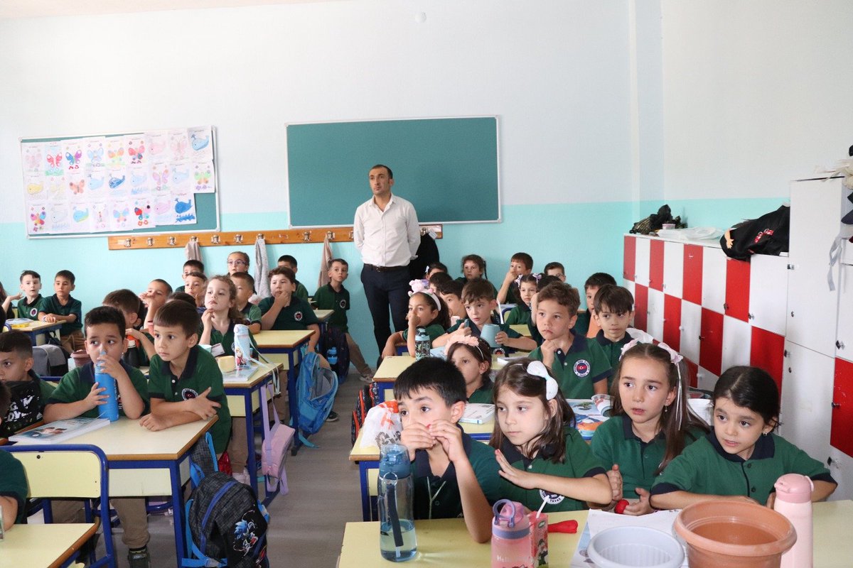 denizliobm's tweet photo. Bölge Müdürlüğümüz, Tavas Orman İşletme Müdürlüğünce Mehmet Özen İlkokulundaki öğrencilerimize 2026-2027 eğitim öğretim yılının ilk gününde #YeşilVatan ve orman yangınlarıyla mücadele eğitimi verildi. https://t.co/TiHdQbnqAK