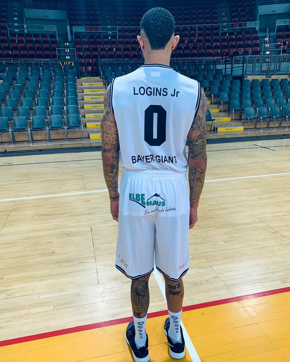 PenneyMaclk2's tweet photo. Season 9! New team, new number, and back in the country where I want to be 🇩🇪. Agent 0, sniper mode. Let’s get it. https://t.co/uYEGW3foUP