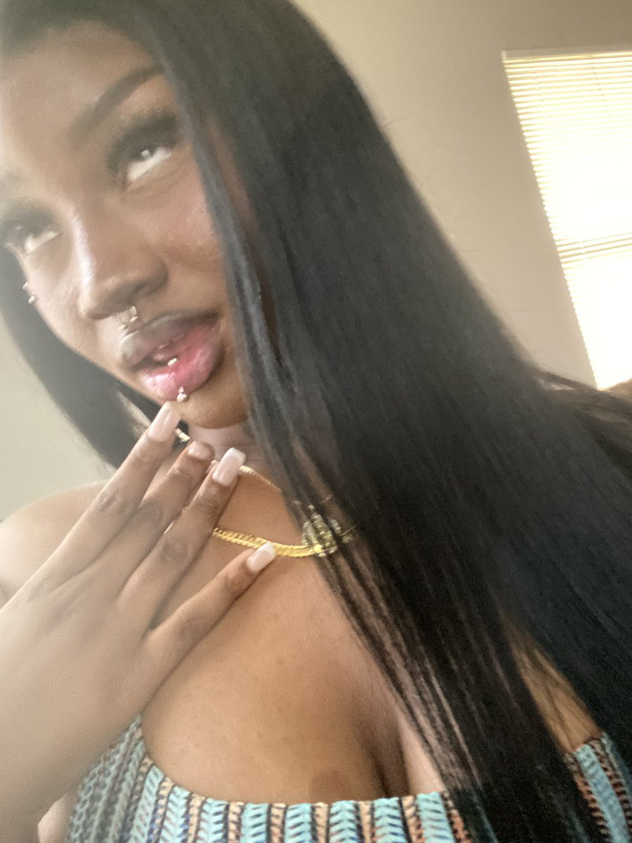 lilblik_'s tweet photo. book me for your music video if u don’t care about the ankle monitor https://t.co/R91wyYSgrC
