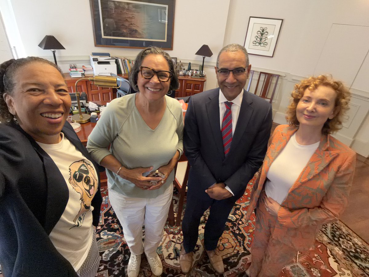 deepseadawn's tweet photo. Happiness is seeing the “Snoopy in Style” exhibit in NYC followed by amazing meetings w/ Am History of Natural History President Sean Decatur &amp; Dir of Education Linda Curtis-Bey (w/Esri CMO Marianna Kantor) joining in!

https://t.co/UB9B4EnWXr + https://t.co/TfESsjMAME https://t.co/BeIQXuFW8c