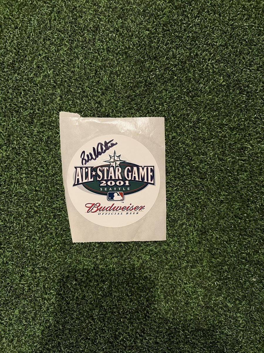RampIVMem's tweet photo. embroidered emblem.
One story. One lot. Straight from the collection.
Collector Clubhouse members get the first look—join through link in bio.
View the complete lot: 
https://t.co/5hV3Taq1sr 
#BobbyValentine #MikePiazza #MLBAllStar #AllStarGame #SeattleMariners #BaseballHistory https://t.co/zdMaCJuxqg